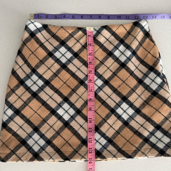 Tan and Cream/Beige Plaid Skirt - Picture 4 of 5